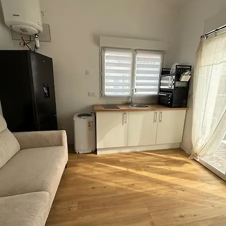 Apartment Avec Piscine Partagee