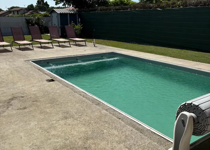 Avec Piscine Partagee Апартаменты *